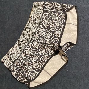 Lululemon Size 6 Low Rise Speed Ups